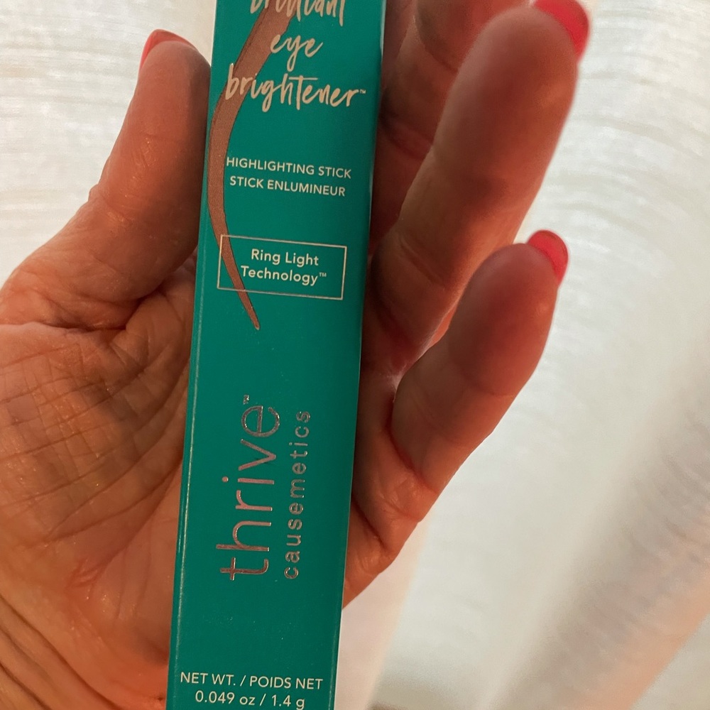 Thrive Causemetics Eye Brightener in Muna